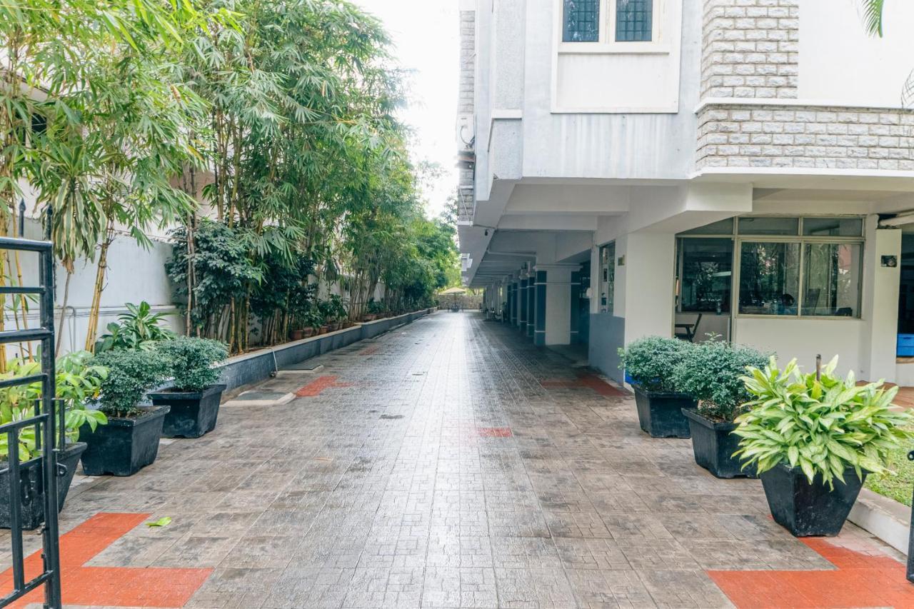 At Home Apartamento Hyderabad Exterior foto