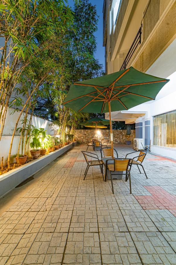 At Home Apartamento Hyderabad Exterior foto