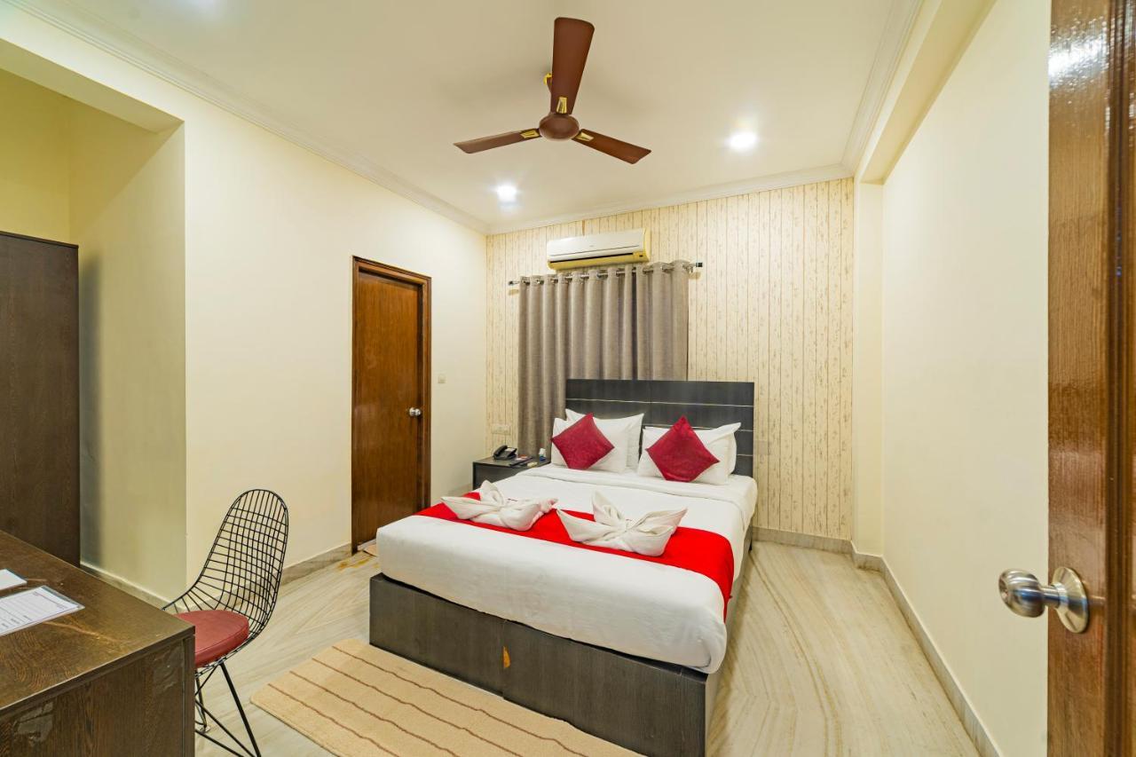 At Home Apartamento Hyderabad Exterior foto