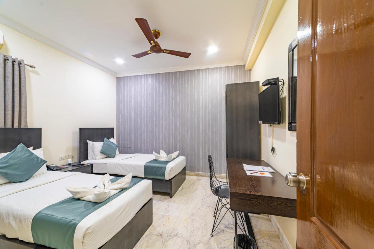 At Home Apartamento Hyderabad Exterior foto