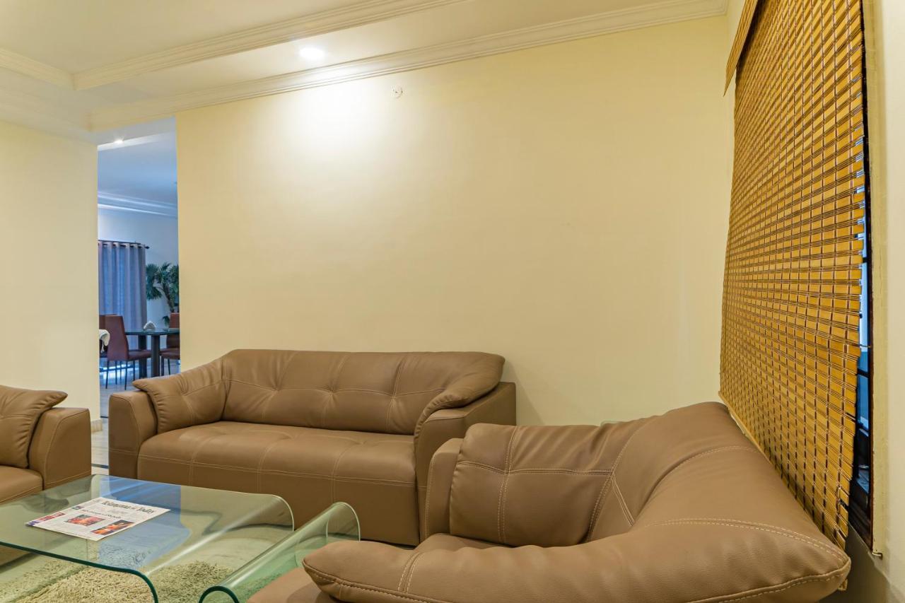 At Home Apartamento Hyderabad Exterior foto
